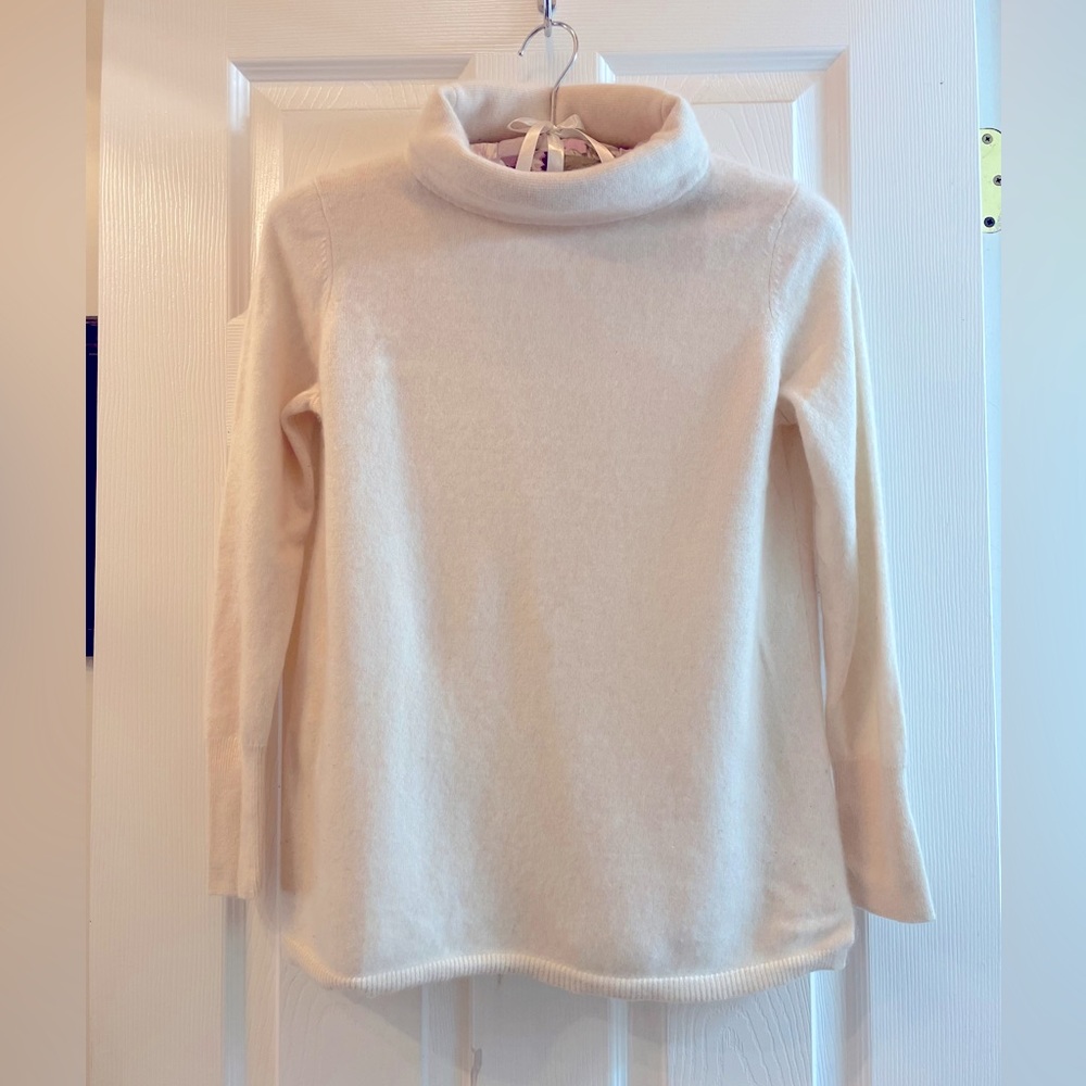 Talbots cashmere sweater. Ivory. MP. Mock rolled turtle neck.